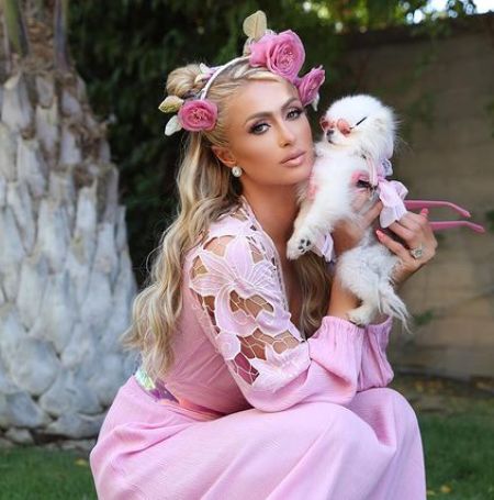 In the summer of 2009, Paris Hilton and Ronaldo were photographed partying together.